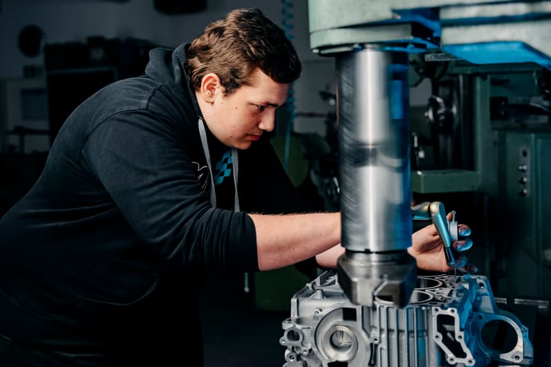 MIK Motoren Werkstatt Einblicke